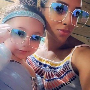 Meet your Posher, Toni